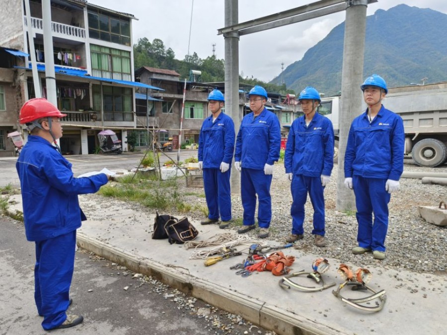圖四為:“青安崗”成員進行安全業務培訓